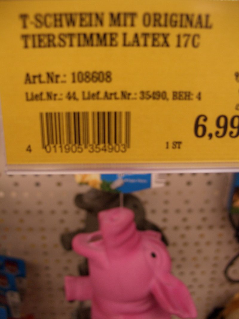 T-Schwein im Regal